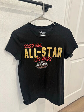 4her by Carl Banks 2022 NHL All-Star Las Vegas Graphic Tee in Black Size Large